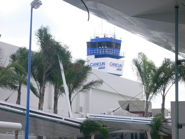 Escándalos en el aeropuerto de Cancún; las historias de turistas 'berrinchudos'