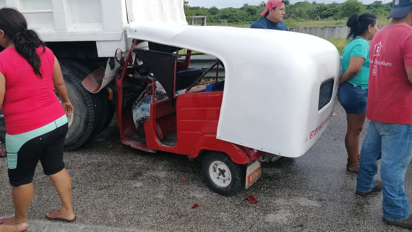 Mototaxi se impacta contra volquete tras colisión en carretera Atasta