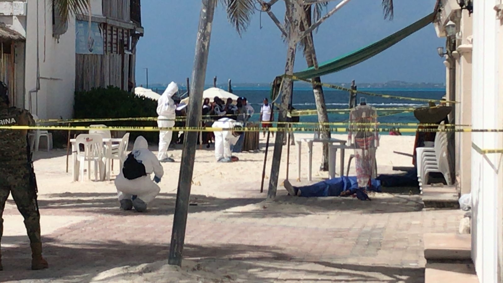 Balean a dos hombres en Playa Tortugas de la Zona hotelera de Cancún