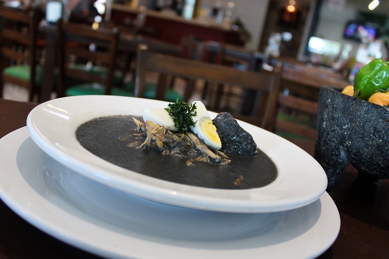 El relleno negro es un platillo basado en pavo, carne de cerdo y mezcla de chiles