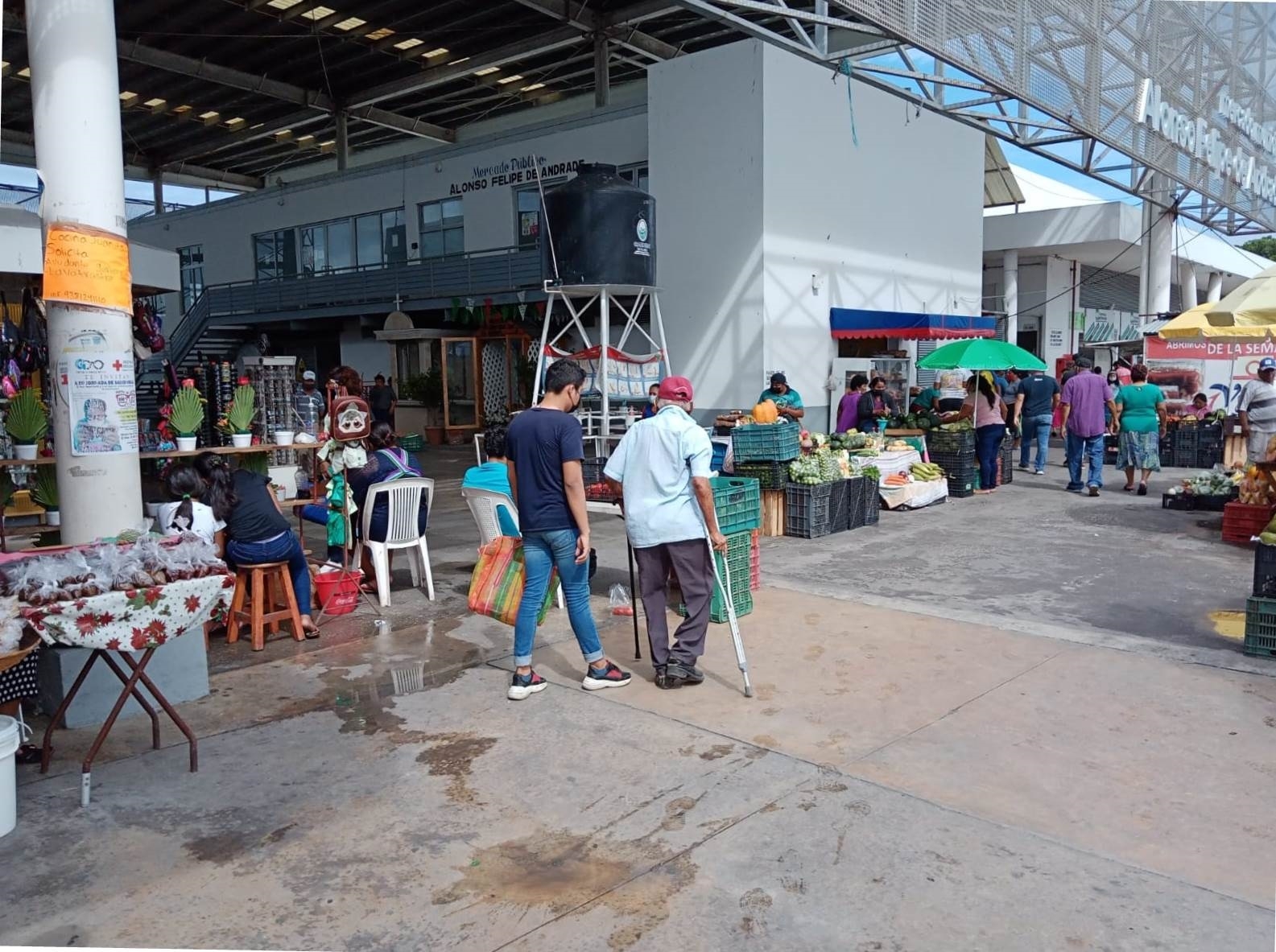 Exigen a Óscar Rosas cumplir sus propuestas del mercado de Ciudad del Carmen