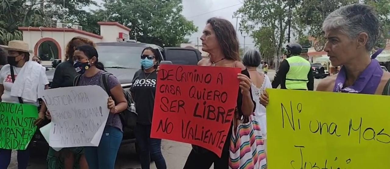 Colectivos marchan por feminicidio de Yuridiana en Bacalar, Quintana Roo