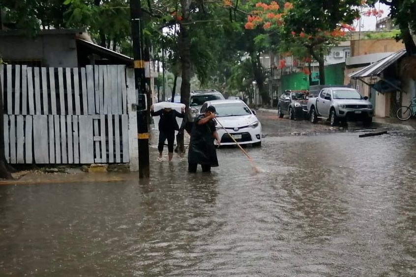 Basura en las calles provoca inundaciones por lluvias en Tulum