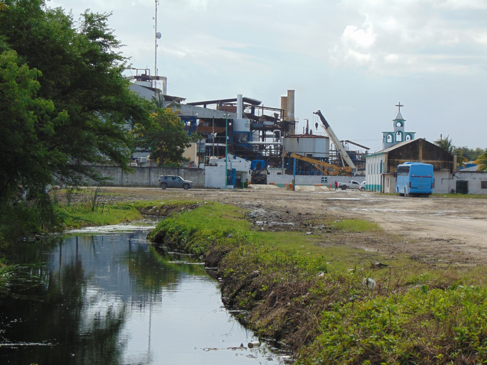 Acusan a ingenio azucarero de contaminar el agua en Campeche