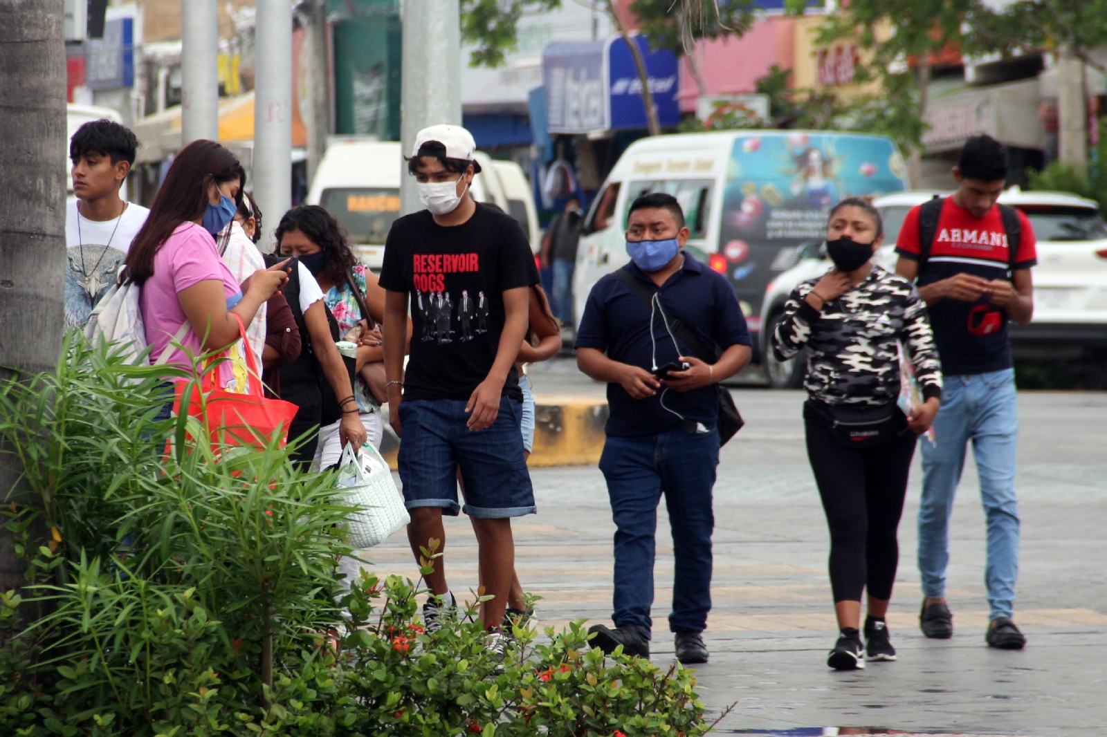 Carlos Joaquín 'arriesga' al sector turístico a contagios de COVID-19 en Quintana Roo