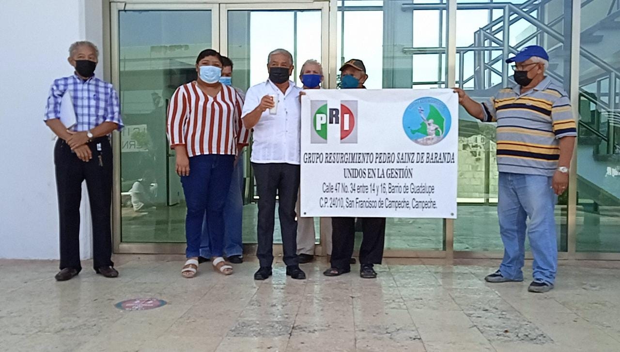 Militantes del PRI exigen la renuncia de su líder en Campeche, Ricardo Medina Farfán