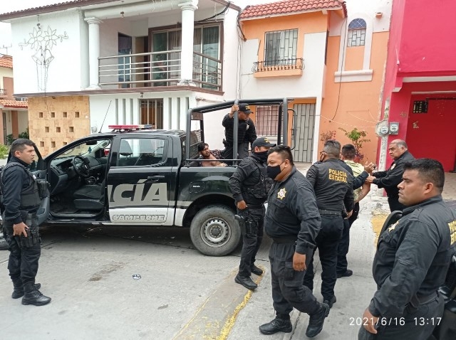 Policías someten a joven y lo mandan al hospital en Ciudad del Carmen