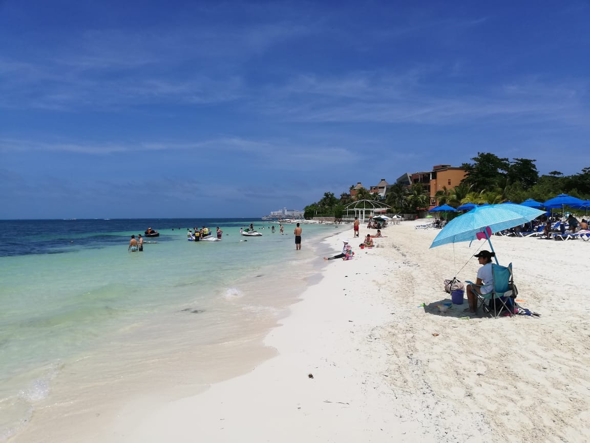 Es de las pocas playas de Cancún con la menor cantidad de sargazo en su arena