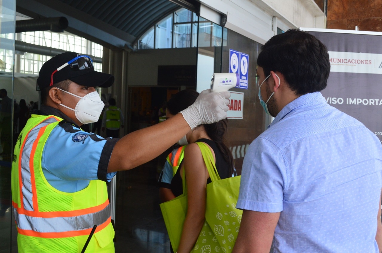 Aeropuerto de Campeche anticipa medidas de prevención ante aumentos de COVID-19