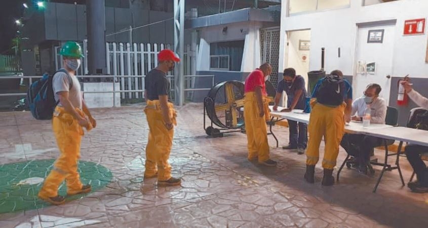 Inicia vacunación de trabajadores petroleros contra el COVID-19 en Ciudad del Carmen
