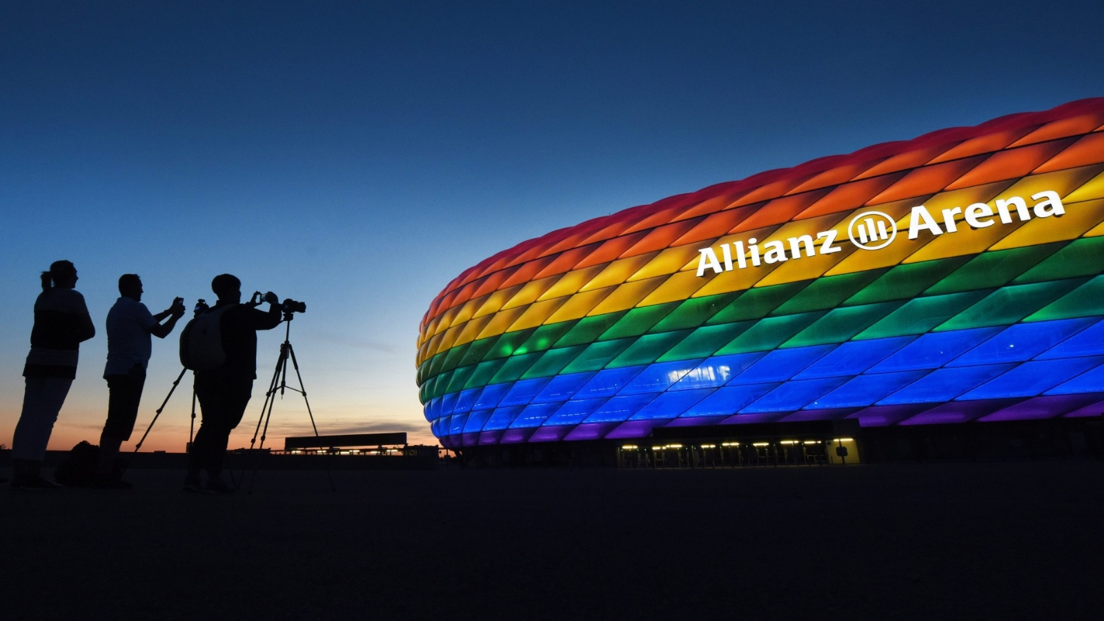 Estadio de la Eurocopa hará tributo a la comunidad LGBTTI+