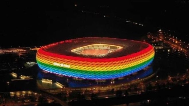 La UEFA de declaró "políticamente neutral" por lo tanto rechazó la propuesta de iluminar el estadio