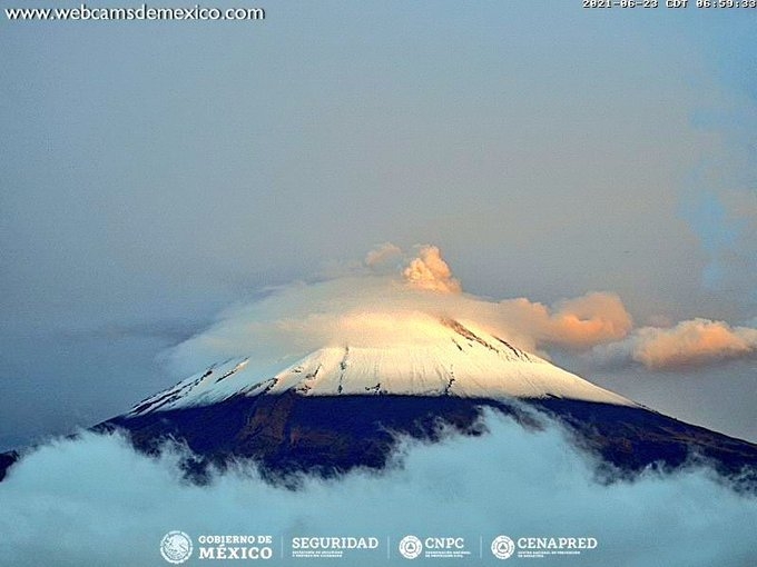 El clima permitió que los habitantes de los alrededores pudieran disfrutar de la vista del volcán