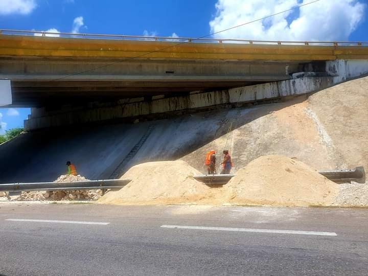 Tras deslave, reparan puente del distribuidor vial en Chetumal