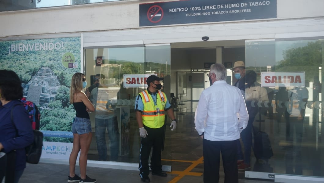 Exhibieron al funcionario por no cumplir las medidas sanitarias a pesar del repunte de casos de COVID-19 en Campeche