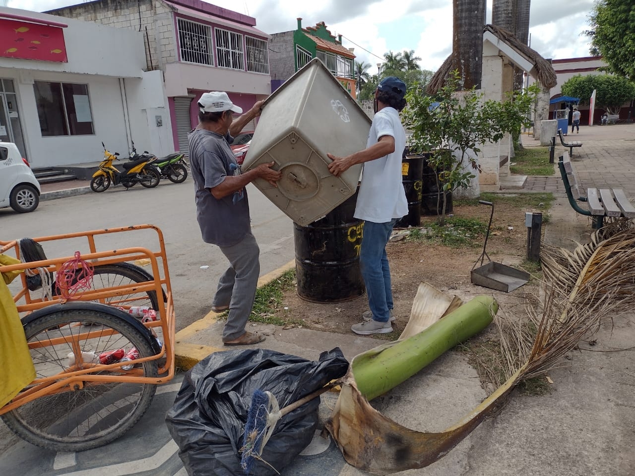 Vecinos presentan quejas por servicio de recolección de basura en Felipe Carrillo Puerto
