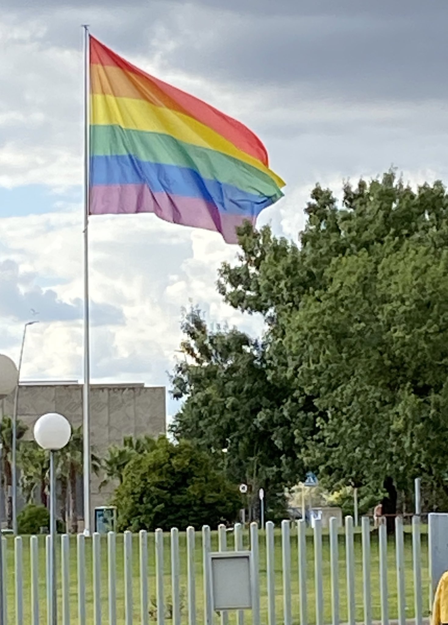Bandera LGBT cumple 43 años y así lo celebran en el mundo