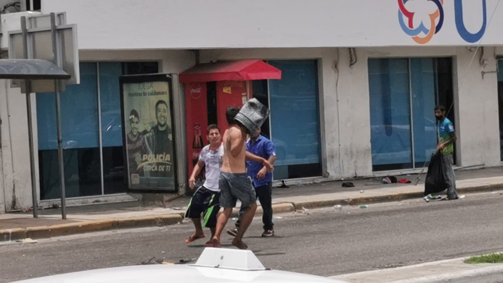 Compañeros de 'parranda' arman pleito en plena avenida de Campeche