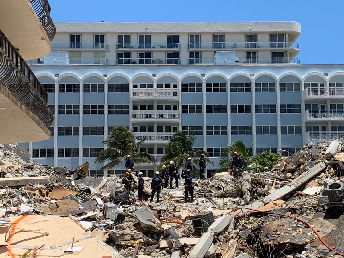 Bombero halla el cuerpo de su propia hija entre los escombros del edificio colapsado en Miami