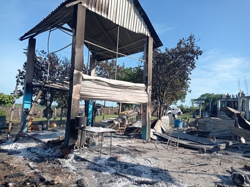 Incendio deja sin hogar a una familia en Escárcega, Campeche
