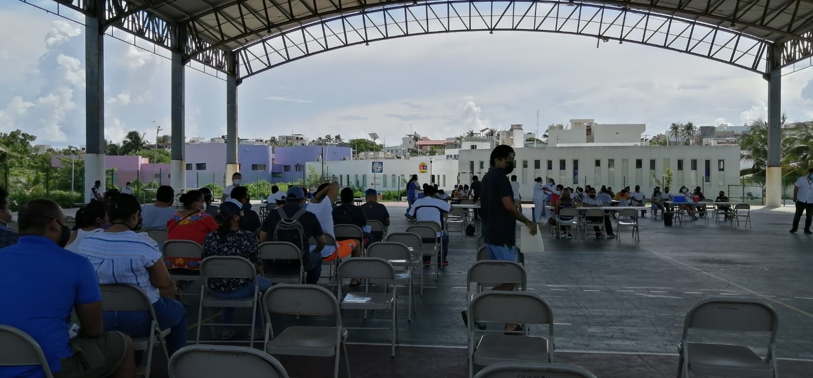 Adultos de 30 a 39 años reciben vacuna anticovid en Isla Mujeres