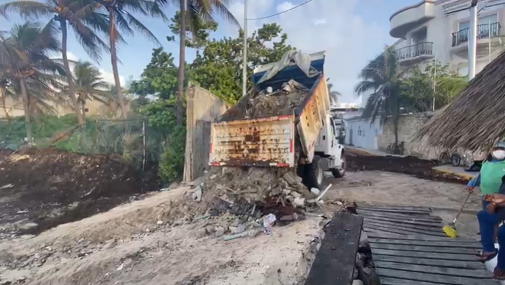 Zofemat 'rellena' Playa El Recodo con escombro en Solidaridad: VIDEO