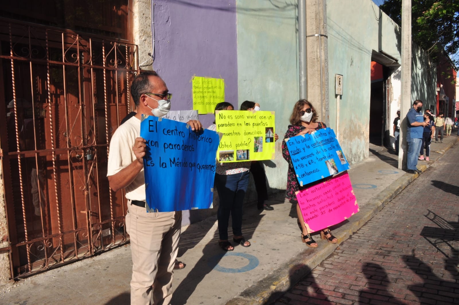 Vecinos de Santa Lucía protestan por la reubicación de paraderos en Mérida: VIDEO