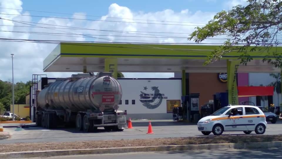 Llegan pipas de gasolina para evitar el desabasto de combustible en Chetumal