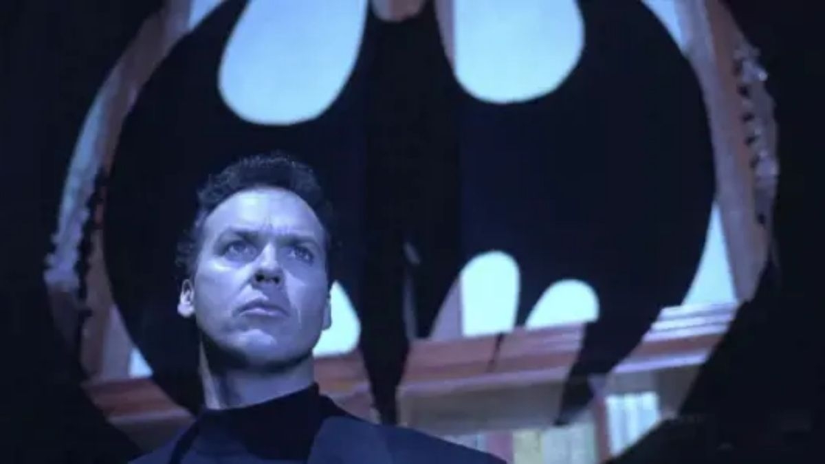 Director de ‘The Flash’ muestra el traje de Batman que usará Michael Keaton en el film