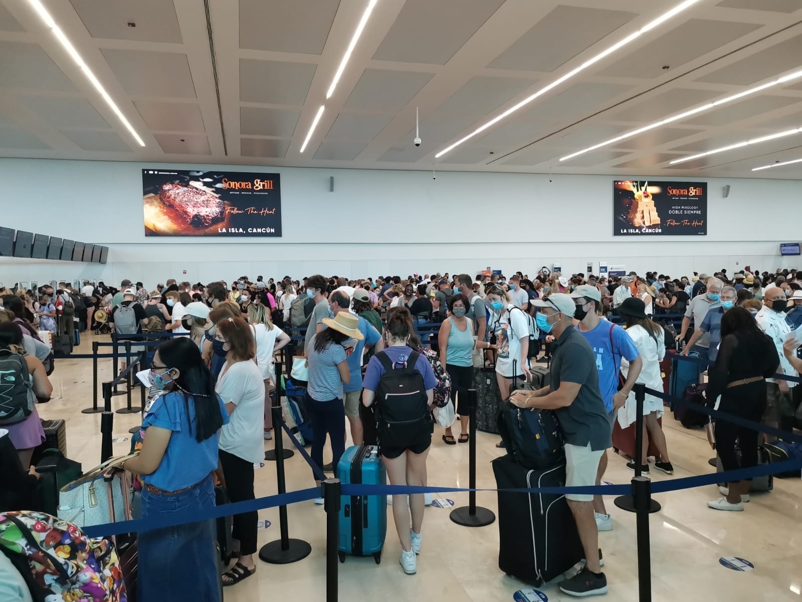 Más de 15 mil pasajeros viajan desde el aeropuerto de Cancún este sábado