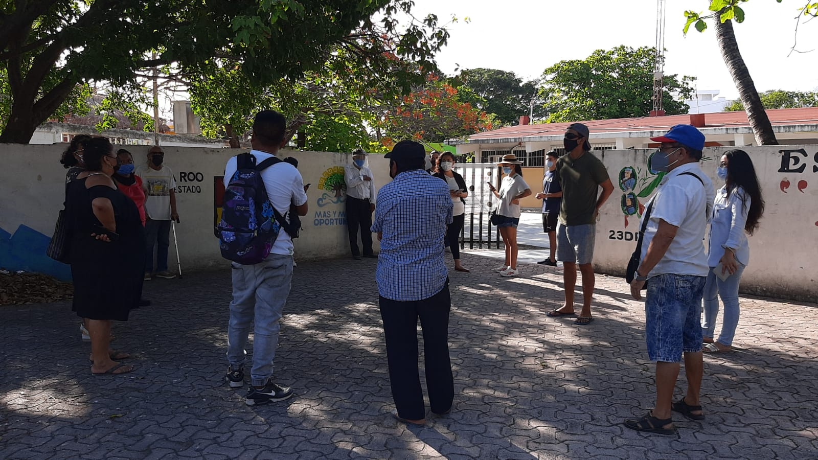 Falta de funcionarios retrasa apertura de casillas en Playa del Carmen
