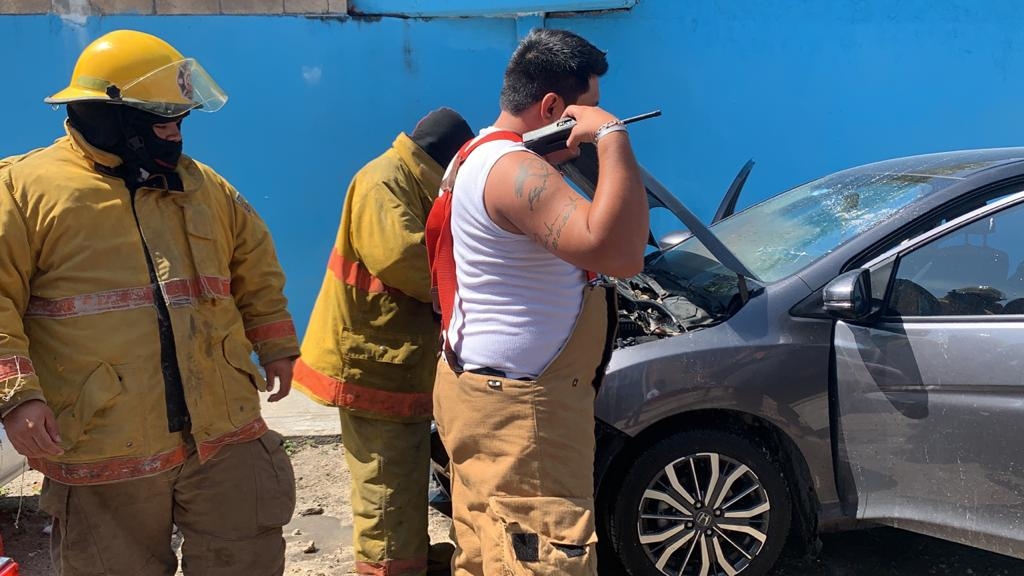 Arrojan bomba molotov a un automóvil afuera de una casilla en Ciudad del Carmen