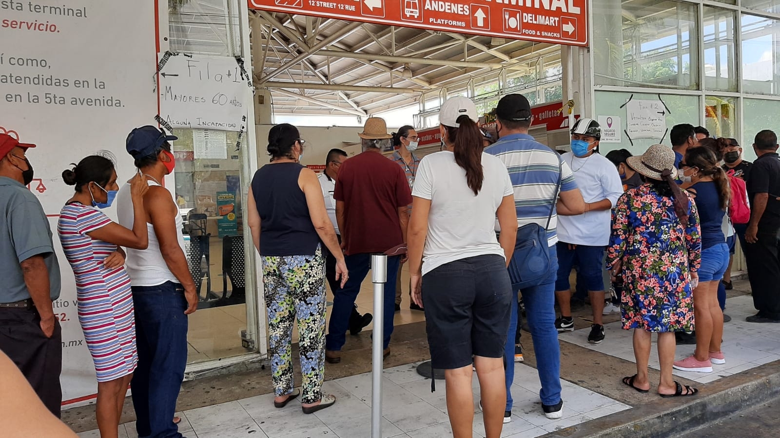Electores esperan hasta nueve horas para votar en casilla especial de Playa del Carmen