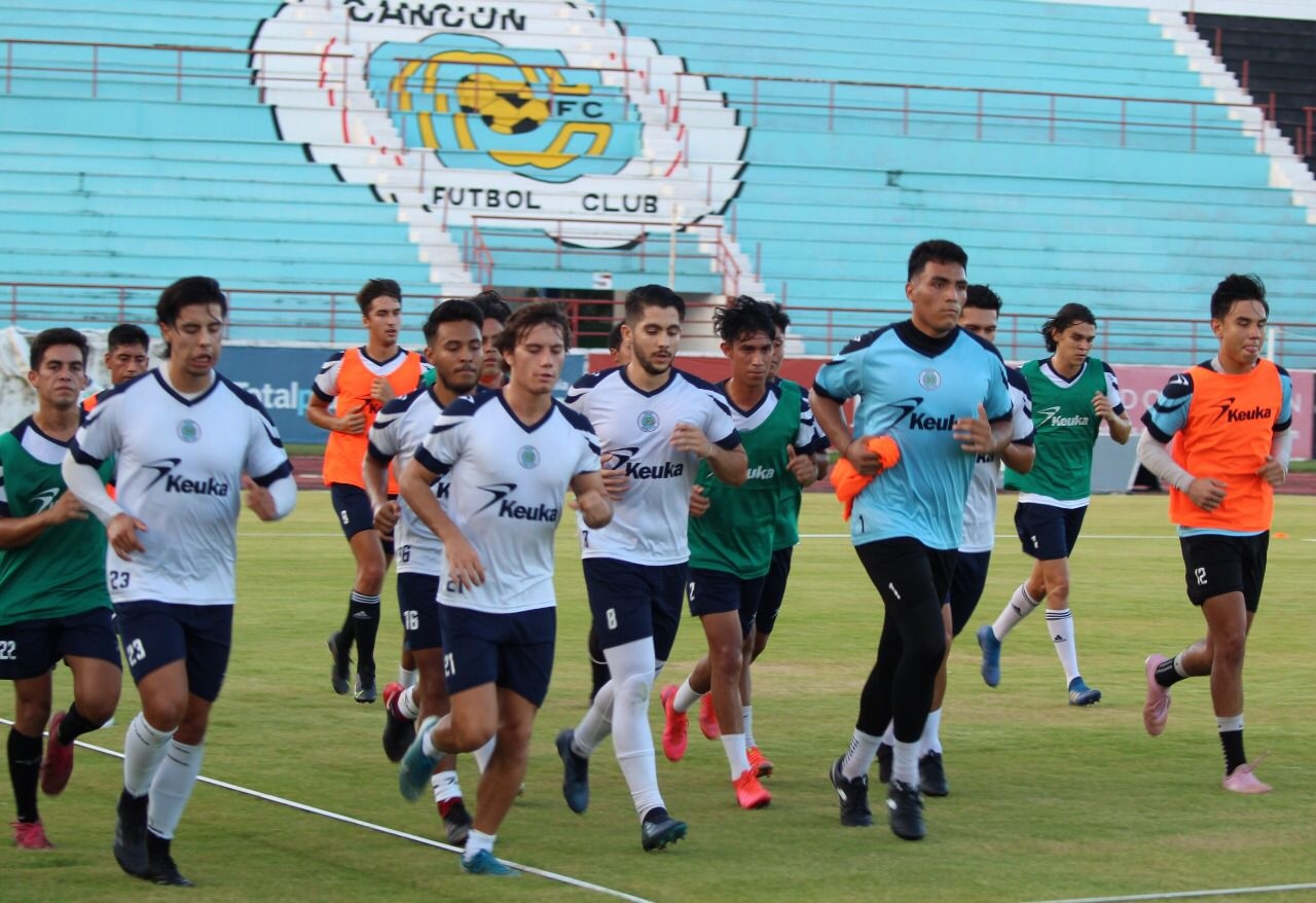Los jugadores reportaron este lunes en punto de las seis de la tarde en el Estadio Andrés Quintana Roo