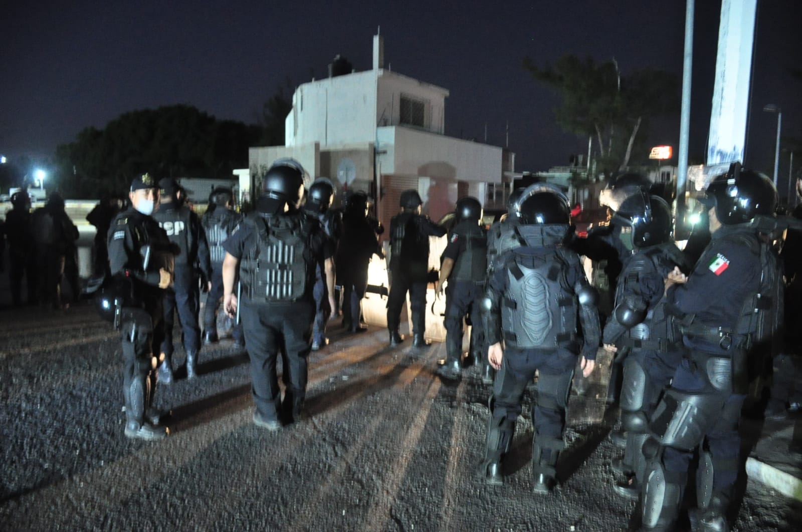 Liberan muelle fiscal de Progreso tras horas de bloqueo y violencia contra fuerzas del orden