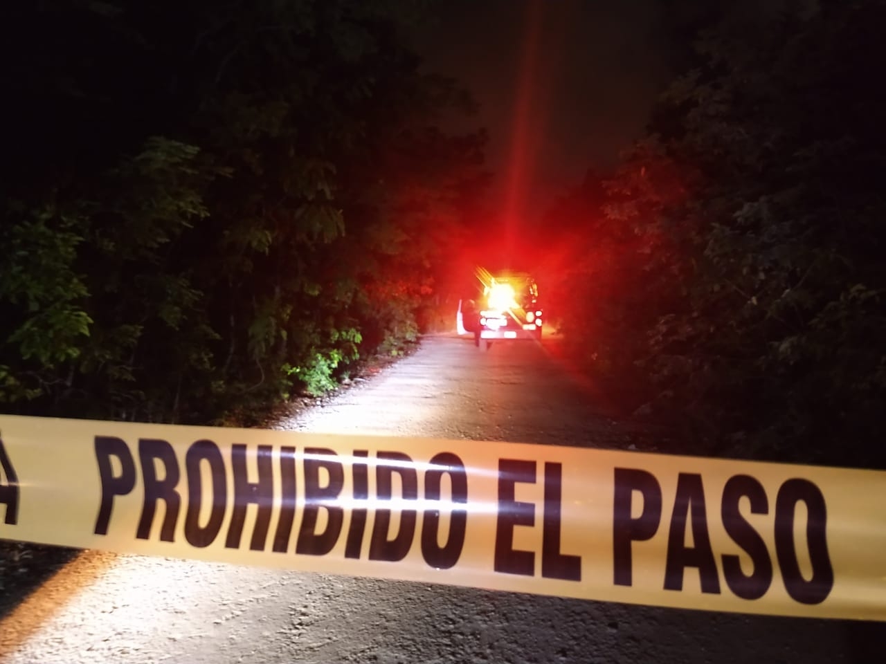La mujer fue localizada en el km 35 + 300 de la carretera Bacalar - Felipe Carrillo Puerto.