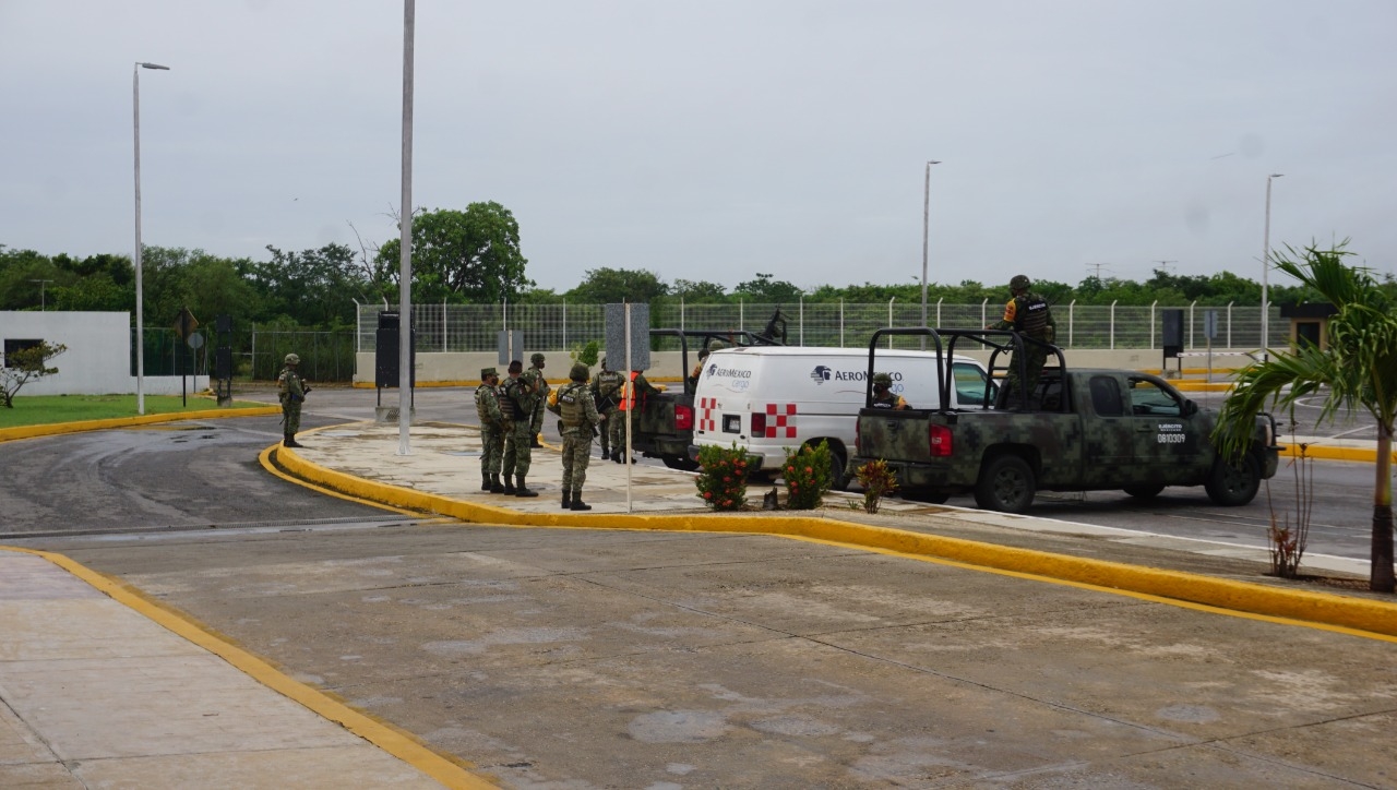 Militares quedan plantados en el aeropuerto de Campeche