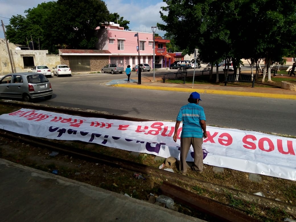 Vecinos de los barrios de Santa Lucia, Ermita y Camino Real exigen que el paso del Tren Maya por fuera de las colonias