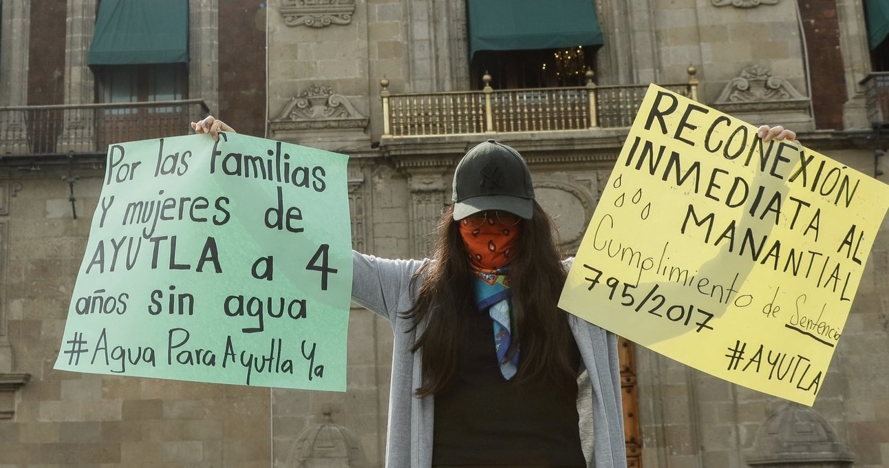María Elena Ríos, saxofonista atacada con ácido, pide a AMLO reconectar manantial en Oaxaca