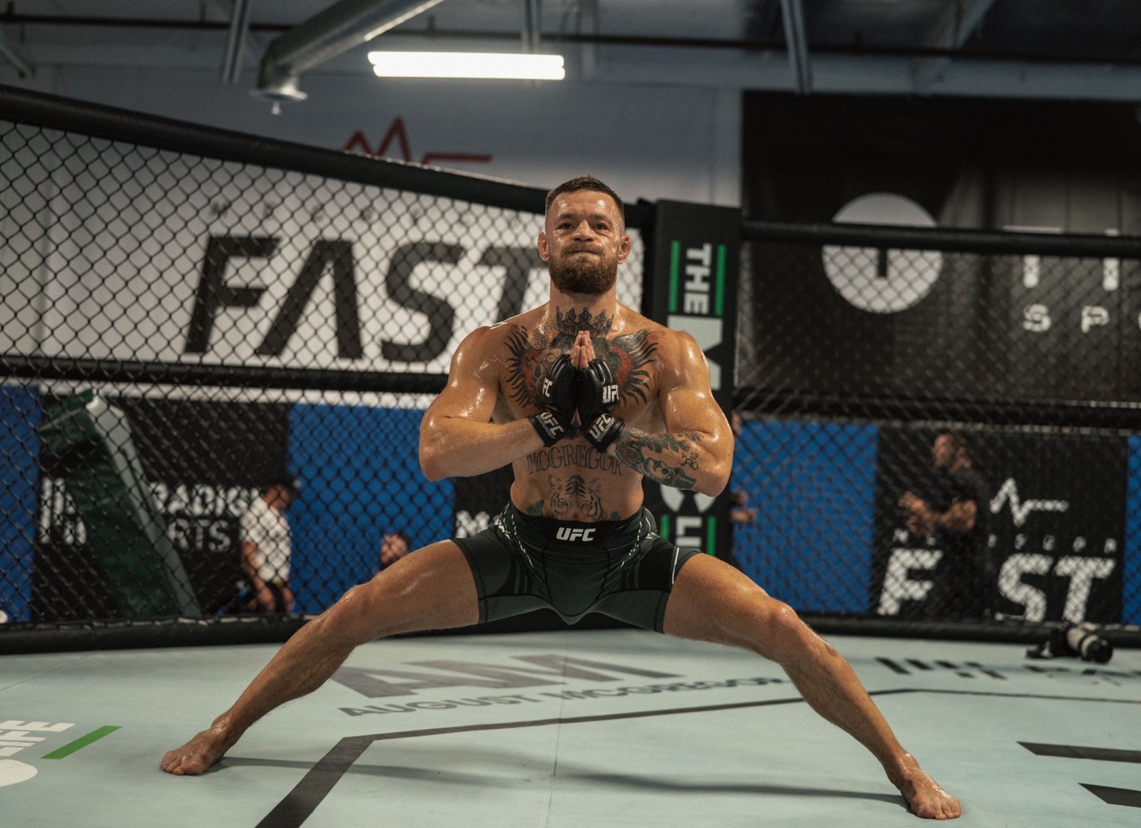 Conor McGregor sufre lesión en el tobillo durante pelea en la UFC: VIDEO