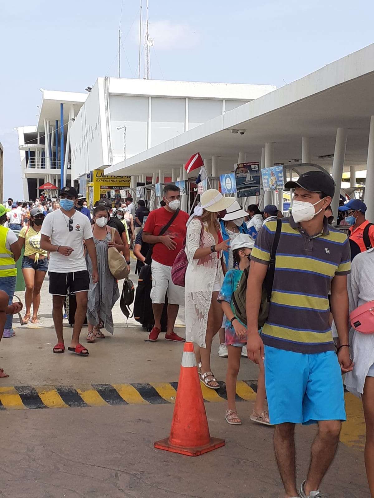 Turistas 'abarrotan' Cozumel para evitar el sargazo de Isla Mujeres