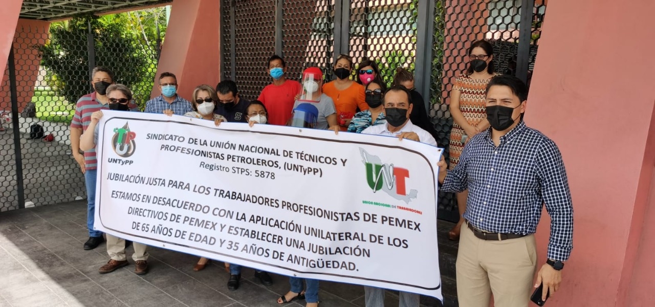 Petroleros protestan por aumento en edad de jubilación en Ciudad del Carmen