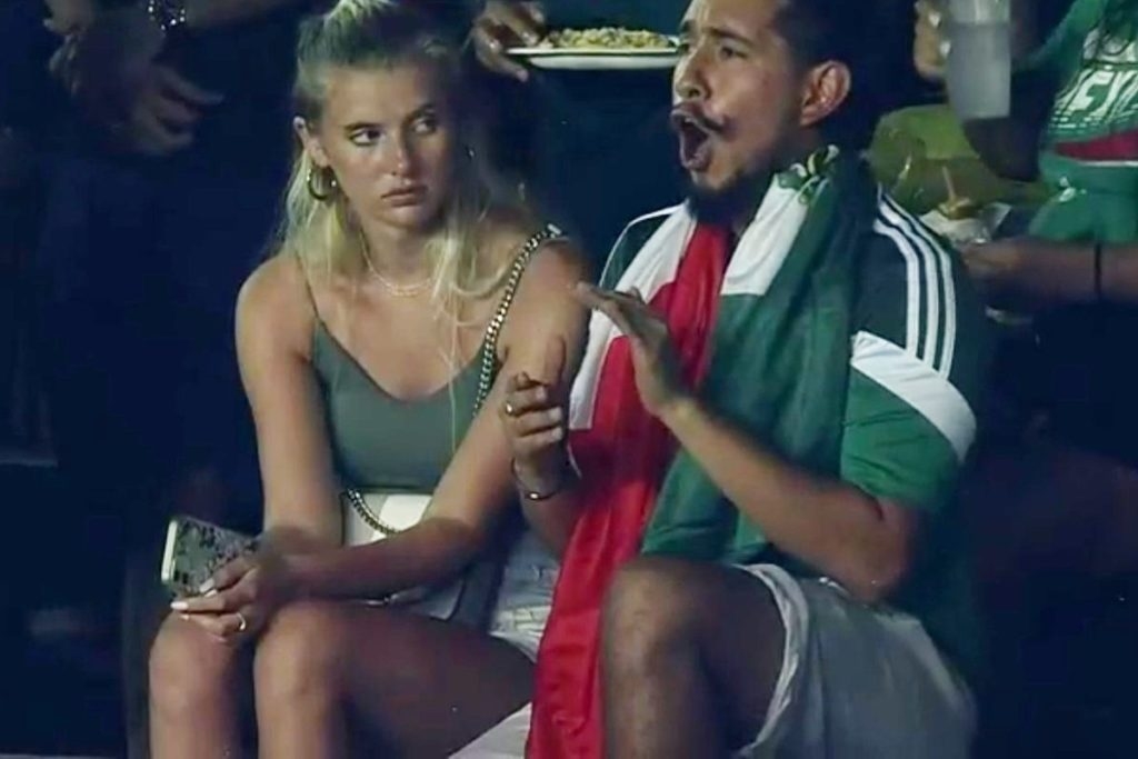 La pareja se volvió viral gracias a sus reacciones tomadas en cámara durante el partido y a la narración de Martinoli