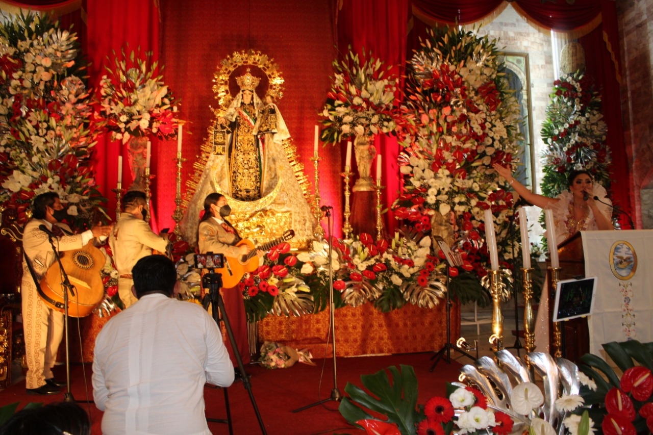 Pese al COVID-19, fieles llevan mañanitas a la Virgen del Carmen en Campeche