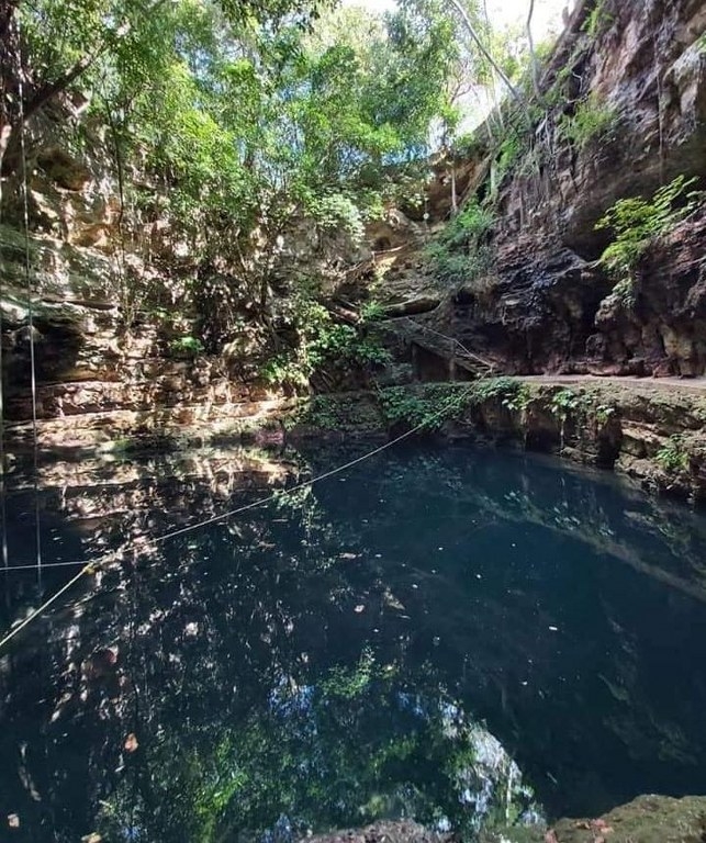 Los sitios de mayor atractivo turístico en José María Morelos son, el cenote de Sacalaca, La Ruta de las Iglesias, Kantemó, San Antonio Tuk y la Laguna Chichankanaab
