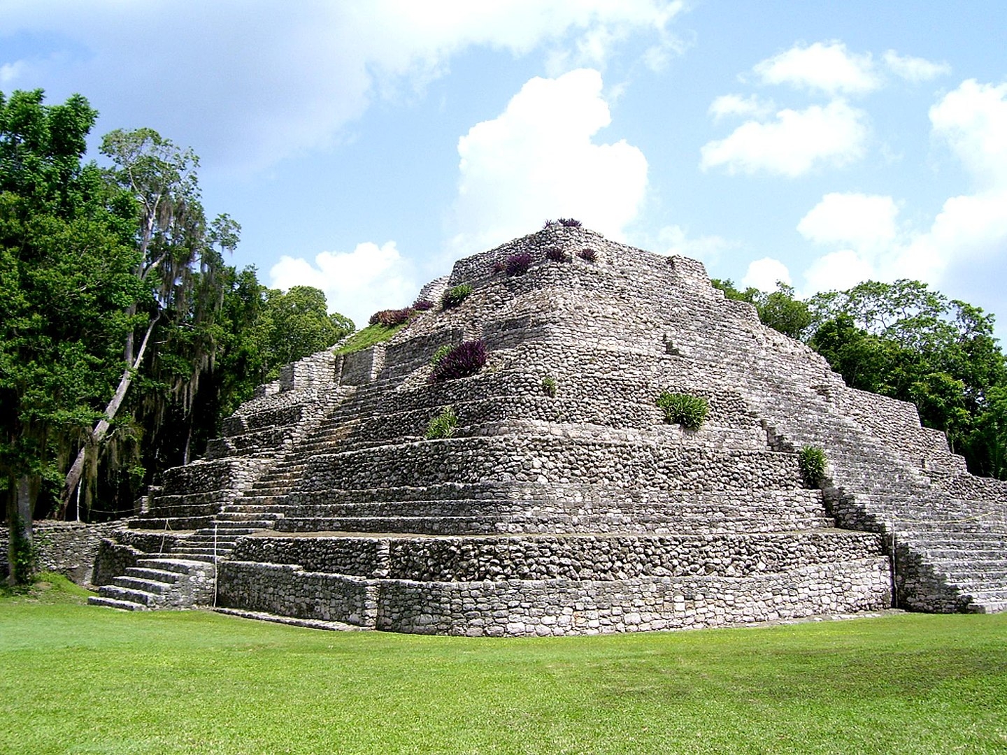 Zona arqueológica de Chacchobén, lugar del maíz colorado en Quintana Roo