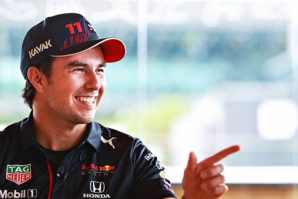 Checo Pérez saldrá de último en el Premio Británico de la F1
