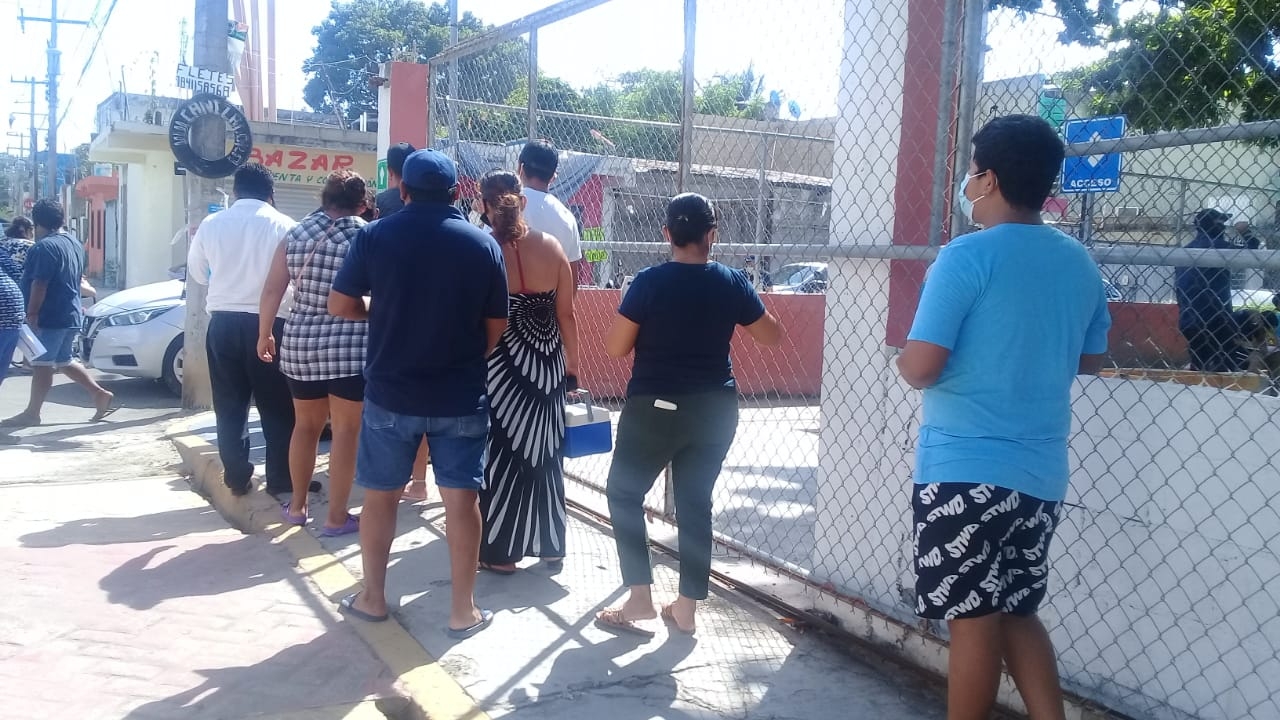 Personal de salud niega vacuna anticovid a mujer foránea en Playa del Carmen