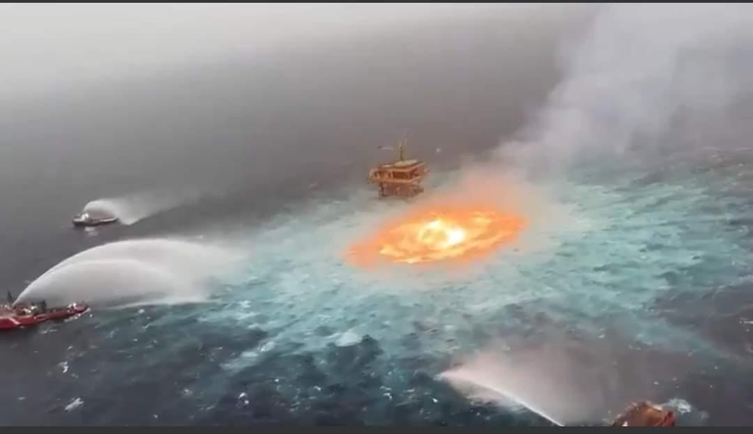 Se registra incendio en ducto marino de Pemex en Ciudad del Carmen: VIDEO