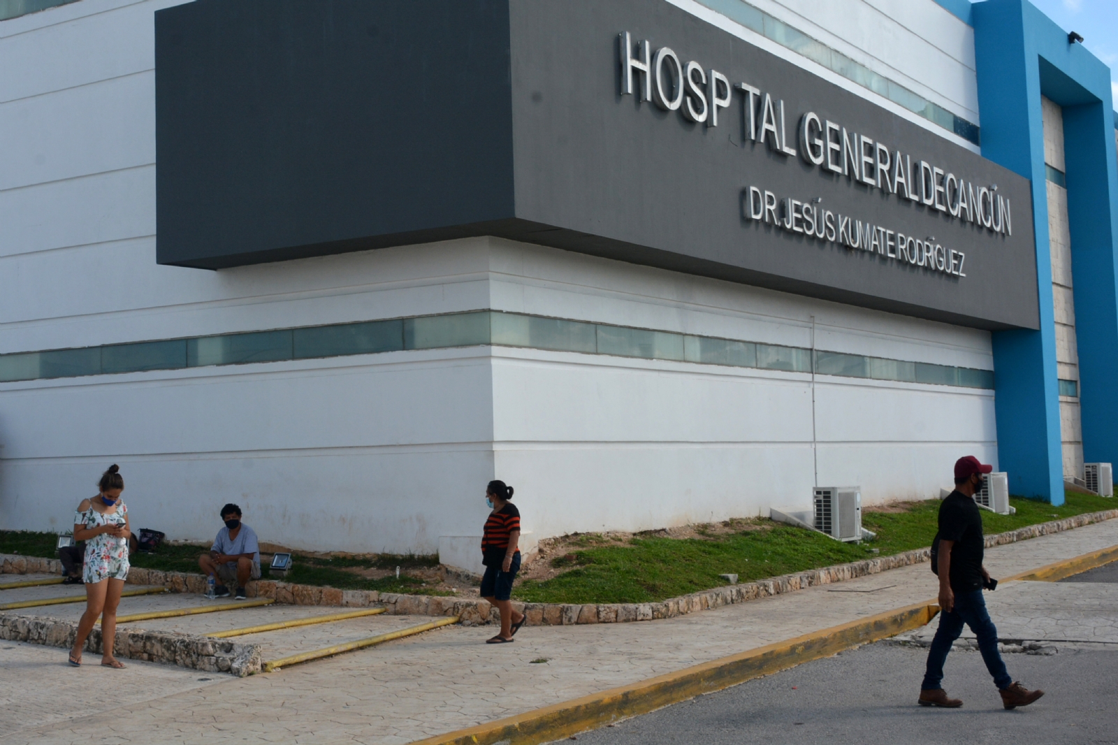 Así se ve la escultura dedicada a los médicos que luchan contra el COVID en Cancún: FOTOS